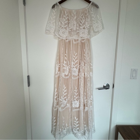 XS NWT Baltic Born Maxi Dress Off White Cream Lace Maxi Guinevere Off Shoulder - Picture 16 of 16